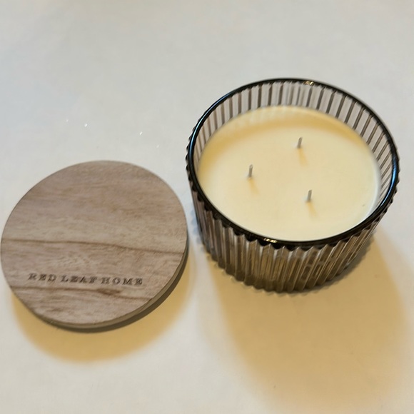 Red Leaf Home Accents Red Leaf Home Rye Blossom Violet Candle 3